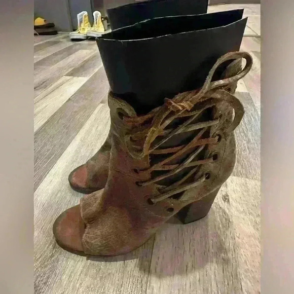 Diba True Women's Sz 7 Shoes Brown Leather Lace Up Zip Distressed Ankle Boots - Picture 3 of 13